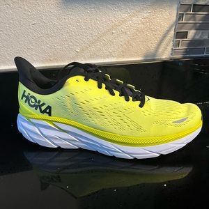 Hoka One one M Clifton 8